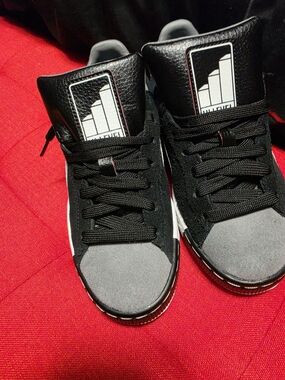 Kids Black and Gray Puma Low-Top Sneakers
